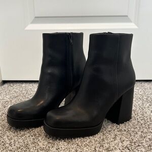 Steve Madden Elie Black Leather Ankle Boots